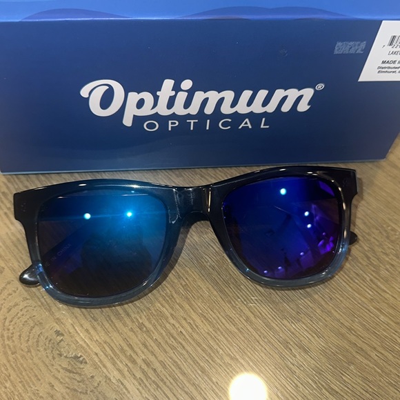 Blue/purple sun glasses - Picture 3 of 3